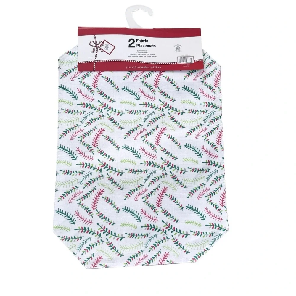 NWT Holiday Christmas White Green Red Table Placemats SET OF 4
